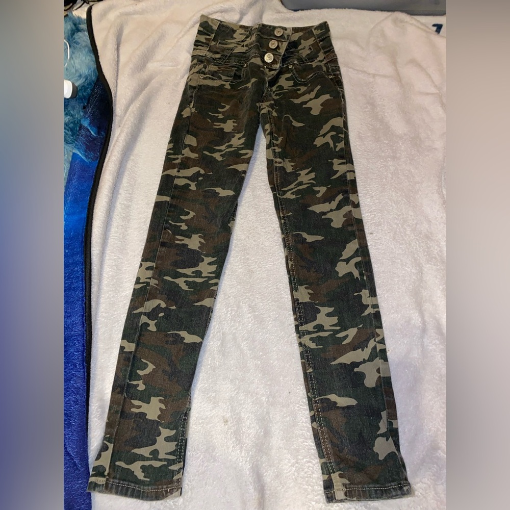Camo skinny jeans